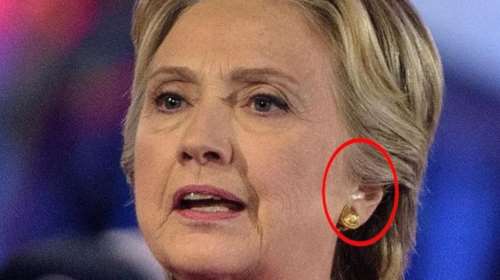 Τι "κρύβει" το κρυφό ακουστικό στο αυτί της Χίλαρι