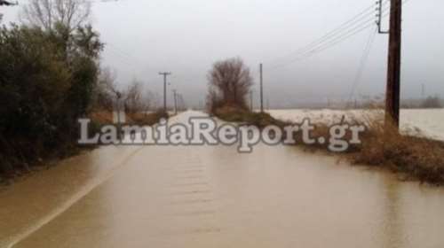 Κόπηκε στα δύο η Λαμίας- Καρπενησίου, κλειστή η Εγνατία