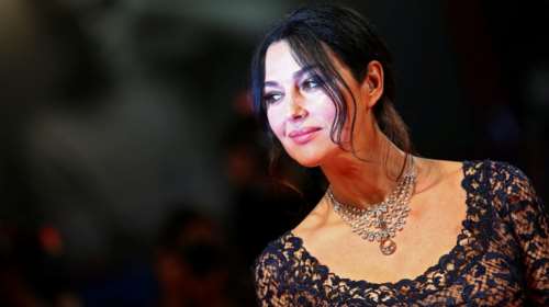 Μπελούτσι στη Βενετία:Το κολιέ των 5.000.000 &amp; η τέχνη της φυσικής ομορφιάς