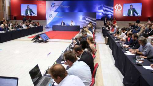 &quot;Ευχολόγια&quot; για την οικονομία, εκνευρισμός για τα κανάλια