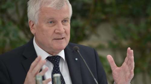 Το 42% των Γερμανών προτιμά Ζέεχοφερ αντί Μέρκελ