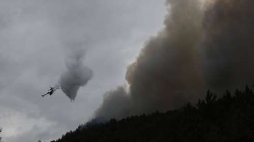 Συνεχίζεται η μάχη με τα πύρινα μέτωπα στη Θάσο