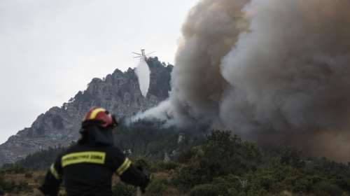 Μάχη με τις φλόγες για τρίτο 24ωρο στη Θάσο