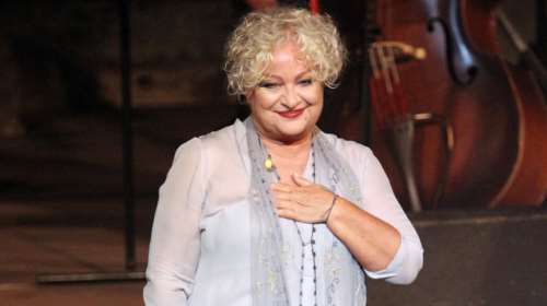 Η Τσανακλίδου αναβάλλει εμφανίσεις λόγω προβλήματος υγείας