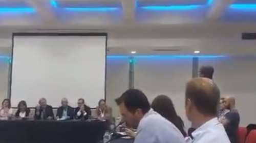 Συνταξιούχος «μπούκαρε» στη συνέντευξη Κατρούγκαλου