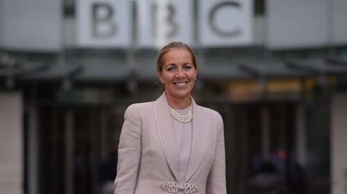 Παραιτήθηκε η πρόεδρος του BBC με εντολή της Τερέζα Μέι