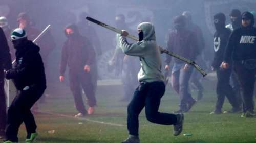 Ποινικοί «πιστολέρο» σε ομάδες χούλιγκαν, τι φοβάται η ΕΛΑΣ