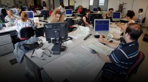 Τρόικα: Μειώστε μισθούς, παγώστε προσλήψεις στο Δημόσιο