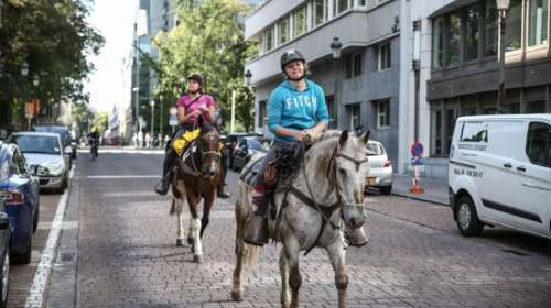 Γιατί άφησαν τα αυτοκίνητα στις Βρυξέλλες;