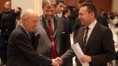 Κύκλοι Στουρνάρα: Ναι, πήγα στον Σημίτη με ...περούκα