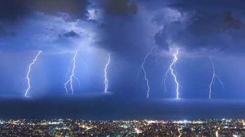 Οι δυο πιο ακραίοι κεραυνοί που κερδίζουν το...ρεκόρ!