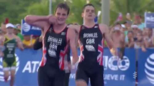 Χάνει το χρυσό μετάλλιο για να σώσει τον αδελφό του  - συγκλονιστικό video-