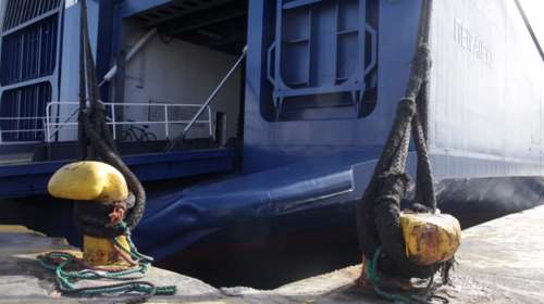 Φάρσα για βόμβα φέρνει καθυστερήσεις στον απόπλου πλοίων στον Πειραιά