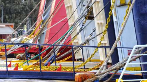 Δεμένα τα πλοία στα λιμάνια για δεύτερη μέρα