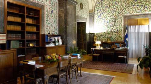 Μια αλλιώτικη ξενάγηση στα ενδότερα της Βουλής -φωτό-