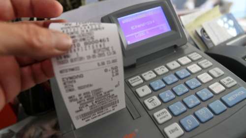 Τη λοταρία του Βαρουφάκη θυμήθηκαν στο ΥΠΟΙΚ για τις αποδείξεις