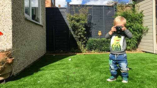 Πώς βλέπει τον κόσμο ένας φωτογράφος 19 μηνών; Οι εικόνες που συγκίνησαν