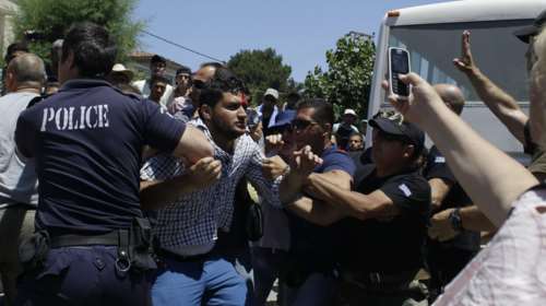 Θερμά επεισόδια από Κρήτη έως Χίο για τους μετανάστες
