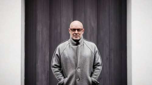 B.Eno:Ο παραγωγός του Bowie και των U2 έρχετα. Μια ματιά στη ζωή του