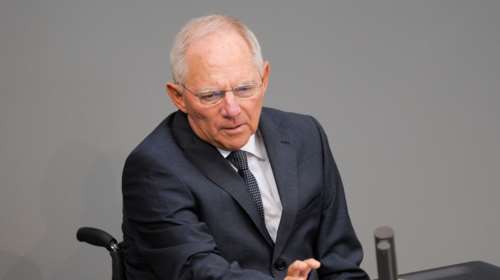 Σόιμπλε: Το ΔΝΤ πρέπει και θα μείνει ενεργό στην Ελλάδα