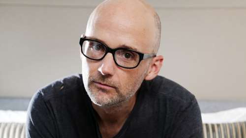 O Mόμπι, το νέο του άλμπουμ και μια απίθανη αυτοβιογραφία