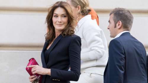 Κ.Μπρούνι: Χωρίς Σαρκοζί και με πανύψηλο τακούνι στα σόου στο Παρίσι