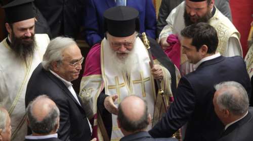 Ιερώνυμος σε Βούτση: Τα σπίτια μας καίγονται και εμείς τραγουδάμε