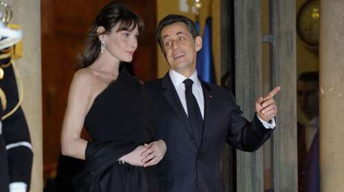 Ο Σαρκοζί εξήρε το στήθος της Μπρούνι σε σοβαρά υπουργικά συμβούλια