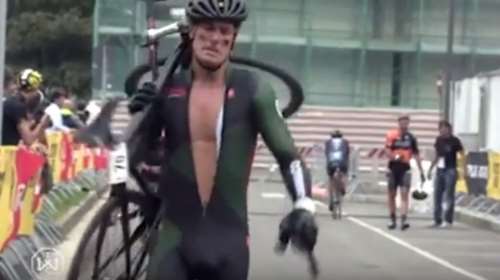 Εξαλλος ποδηλάτης κάνει κομμάτια το ποδήλατό του video