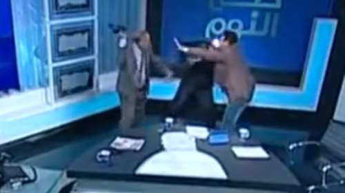 Κόλαση σε στούντιο με καρεκλιές και ιπτάμενα παπούτσια video