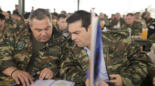 Ακόμη σκέφτεται ο Τσίπρας αν θα πάει στον «Παρμενίωνα»