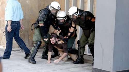 To κίνημα του &quot;Κανένα σπίτι στα χέρια τραπεζίτη&quot;-Χαμός για πλειστηριασμούς