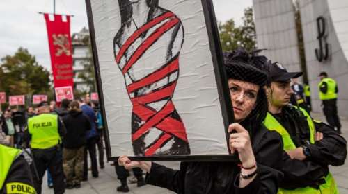 Στοπ στην απαγόρευση των αμβλώσεων από το Πολωνικό Κοινοβούλιο