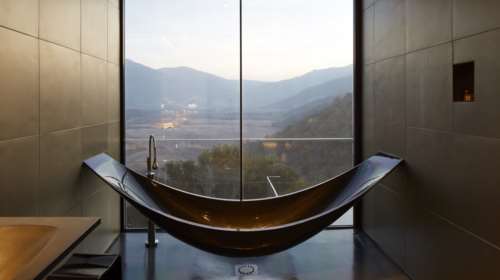 Τα 8 πιο... εξωφρενικά χλιδάτα μπάνια ξενοδοχείων στον κόσμο