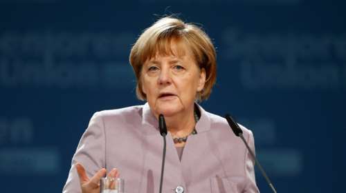 Στην Αφρική η Μέρκελ ψάχνει λύση για τους πρόσφυγες