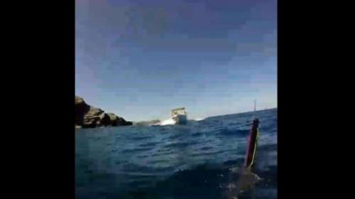 Ψαροντουφεκάς γλιτώνει από θαύμα  από ταχύπλοο-VIDEO