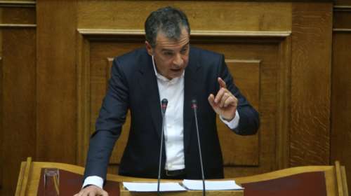 Θεοδωράκης:Η διαπλοκή σας βοήθησε να πάρετε την εξουσία