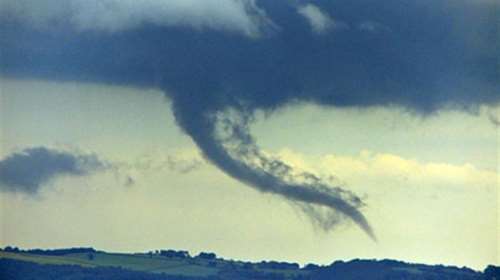 Ανεμοστρόβιλος &quot;πήρε και σήκωσε&quot; το πρωί τη Ζάκυνθο