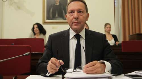 Στουρνάρας στη Βουλή:Κεραυνοί για δημοψήφισμα, capital controls &amp; Βαρουφάκη