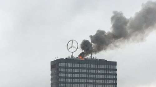 Φωτιά στον εμβληματικό πύργο του Βερολίνου Europacenter