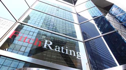 Fitch: Υψηλά τα ρίσκα στην Ελλάδα παρά την βελτίωση του κλίματος