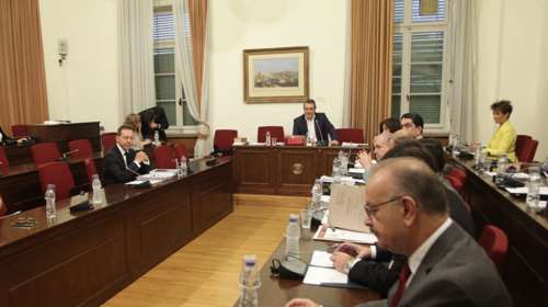 Τρολάρισμα  Στουρνάρα για τα δάνεια των κομμάτων!