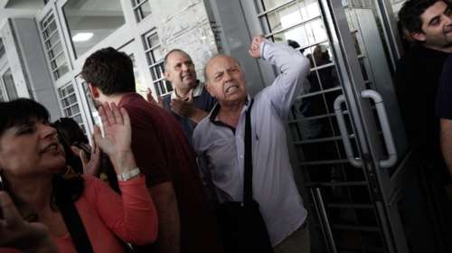 Πως έμειναν στο ράφι οι «ακατάσχετες» υποσχέσεις