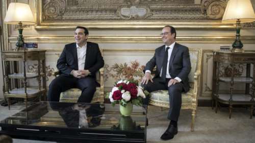 Πώς ο Ολάντ έπεισε τον Τσίπρα να υπογράψει το τρίτο μνημόνιο