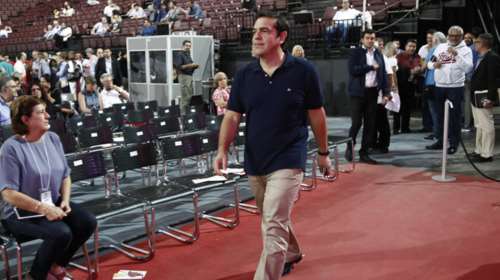 Η casual εμφάνιση του Τσίπρα στο Συνέδριο του ΣΥΡΙΖΑ    δείτε φωτό