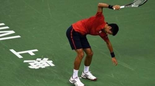 Ο Τζόκοβιτς έχει πολλά νεύρα και ξεσπά στη ρακέτα του