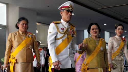 Ταϊλάνδη: Αρνείται να στεφθεί τώρα βασιλιάς ο εκκεντρικός πρίγκηπας