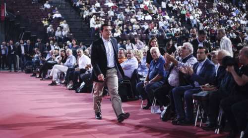 «Βαρύς» ή light : Τα διλήμματα Τσίπρα για τον ανασχηματισμό