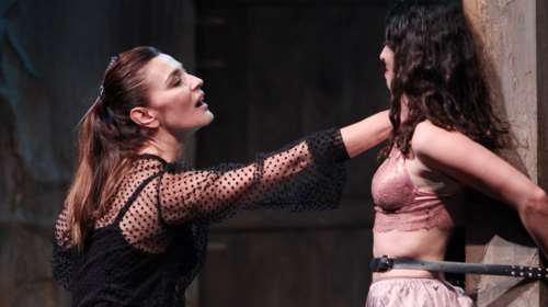 Η Ελληνίδα ιέρεια» Μαρία Ναυπλιώτου έλαμψε ως «στρίγγλα»