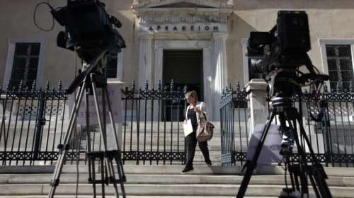 Δεκτές οι προσφυγές των καναλιών, στο τραπέζι ο νόμος Παππά